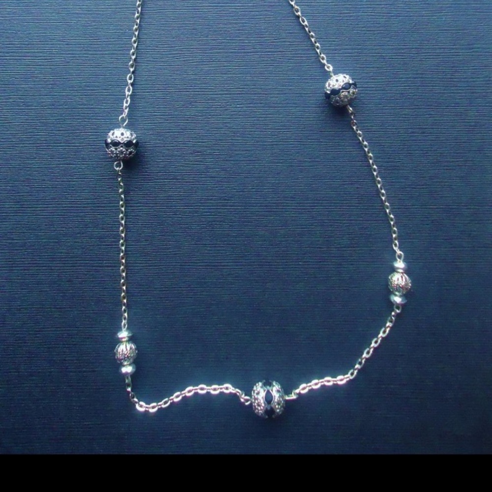 *NEW* Handmade Beaded  Silver/black Necklace